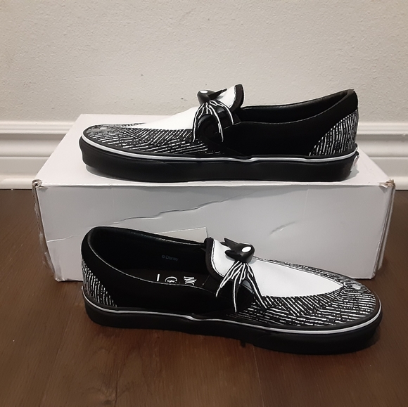 Vans - Picture 2 of 4